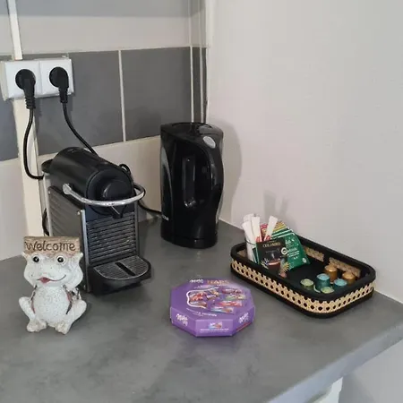 - Netflix - Marc & Cecile